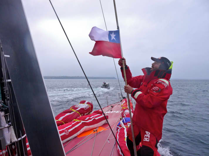   Woher, bitte, kommt auf Camper diese Gastlandflagge? Chile stand doch gar nicht auf dem Reiseplan …