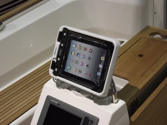   Avec un bon support, l'iPad peut être utilisé presque aussi confortablement qu'un traceur.