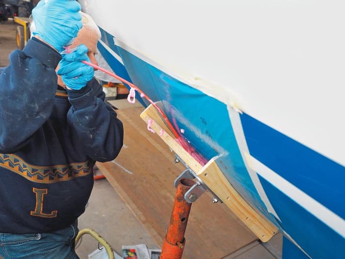   Two-component foam can be used to produce precisely fitting supports for the bearing pedestal