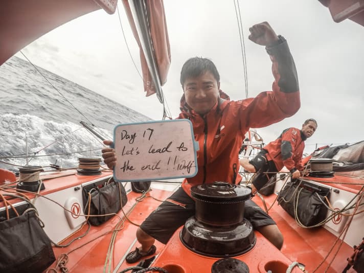   Nous en sommes à la 19e journée en mer, mais le scénario reste le même : Dongfeng mène de peu devant Abu Dhabi Ocean Racing