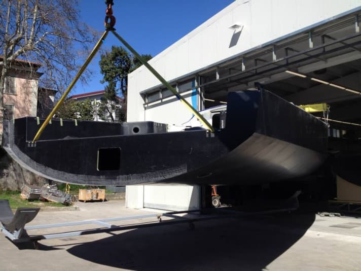   After the accident and lengthy repairs in Bergamo, the Vestas boat is now coming out of the hangar