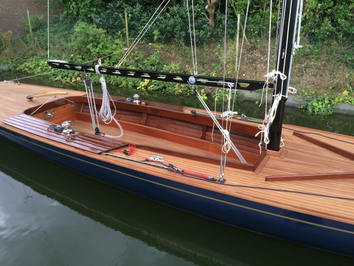   Still made of wood: deck and cockpit of the RW 9.9