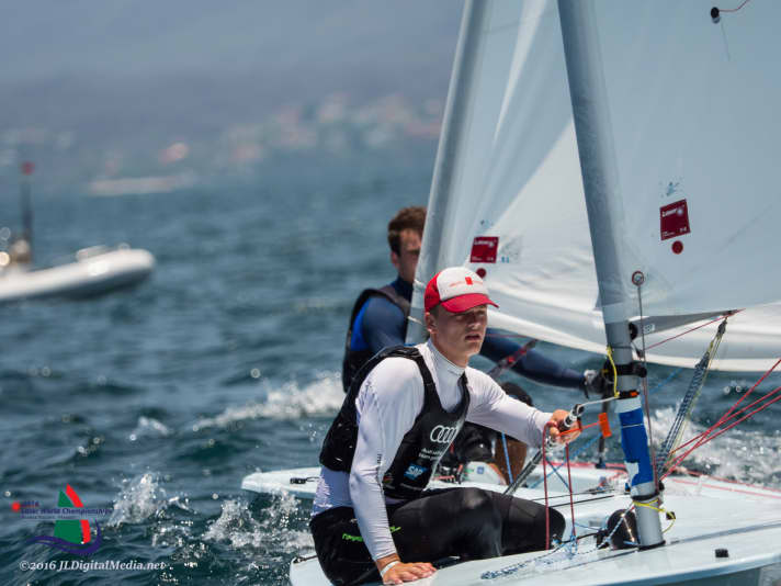   Theodor Bauer, dont Buhl n'a cessé de faire l'éloge lors des championnats du monde, occupait la dixième place de la flotte d'argent avant la journée finale.