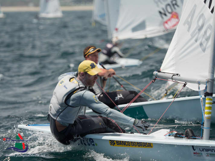   Anche il nove volte campione del mondo Laser Robert Scheidt ha ceduto nella lotta per le medaglie in finale, concludendo la serie di sette giorni al decimo posto.