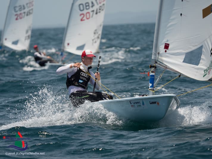   A terminé les championnats à la neuvième place de la flotte (65e au total) : Theo Bauer