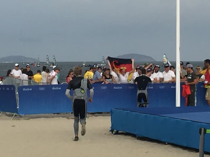   Here Thomas Plößel and Erik Heil run into their fan corner after winning the medal