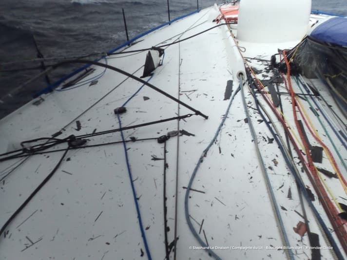   The deck of Stéphane Le Diraison's "Compagnie du Lit - Boulogne Billancourt" looked like a small battlefield after the mast broke