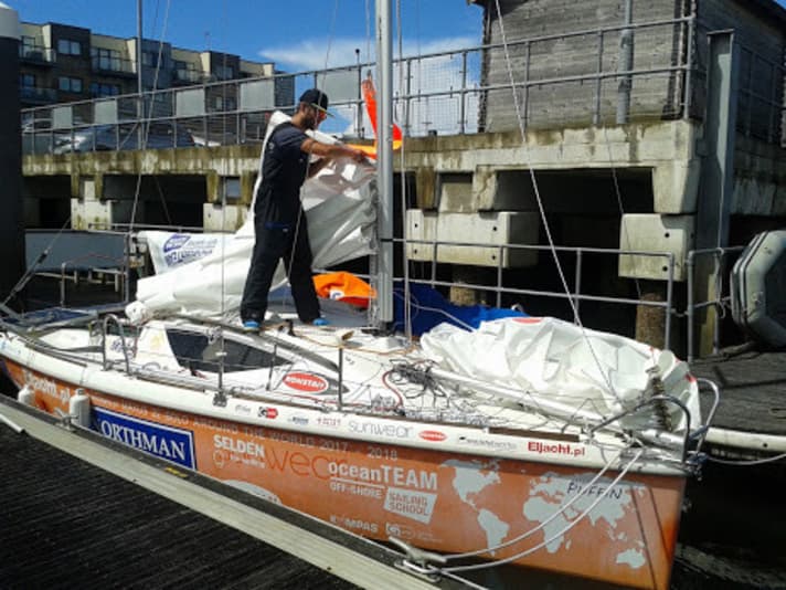   Die Maxus 22 "Atlantic Puffin" vor dem Start in Plymouth
