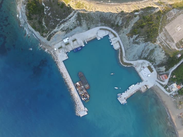   Der neue Hafen auf Erikousa