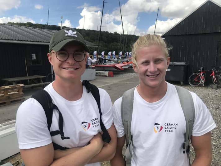   Tim Fischer und Fabian Graf nach den ersten drei Rennen im Bootspark der Skiffs