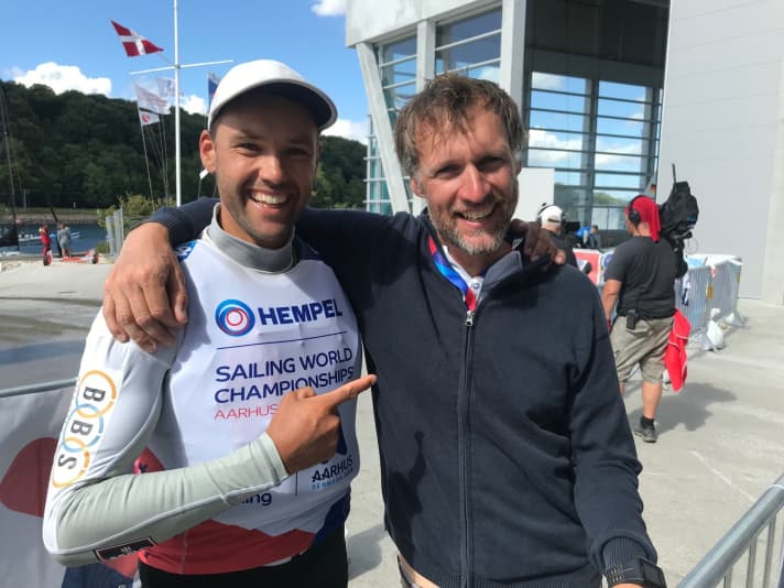   Philipp Buhl und sein Trainer Alex Schlonski: "Philipp war sehr fleißig und diszipliniert. Er hat sich diese Medaille verdient. Und irgendwann ist er dann auch mit dem WM-Titel dran!"