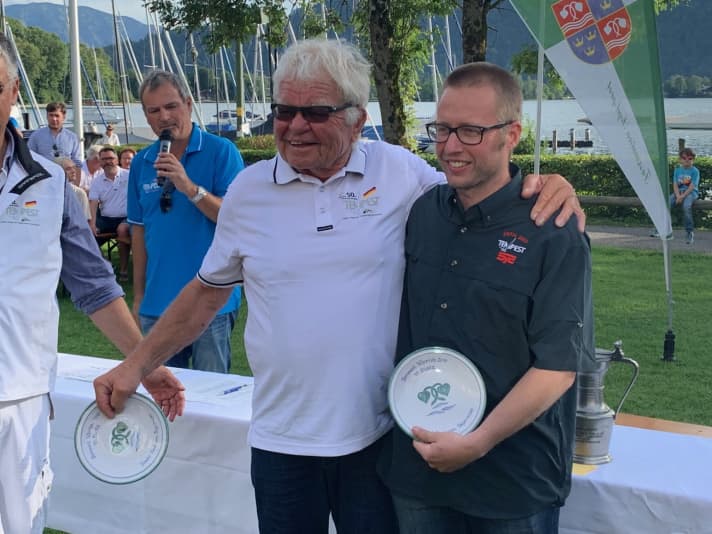  A 83 ans, le participant le plus âgé : Sepp Höss, le "taureau du Tegernsee", termine 10e du championnat du monde de Tempest avec Roland Metzner.