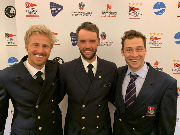   Just honoured together at the Norddeutscher Regatta Verein for the World Championship title in the Laser and World Championship bronze in the 49er: Philipp Buhl (centre), Erik Heil (left) and Thomas Plößel (right)