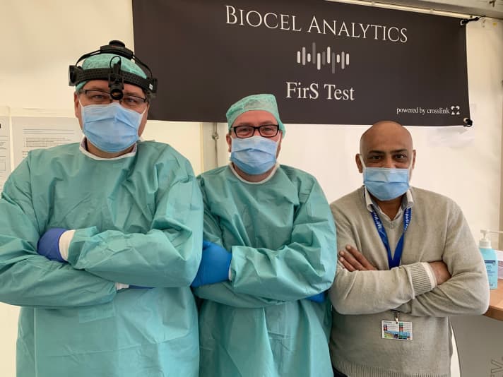   Impegnati, esperti e con un incarico speciale e amichevole alla 126a Settimana di Kiel: il professor Warnke (a sinistra) e i suoi colleghi della stazione di test sul coronavirus