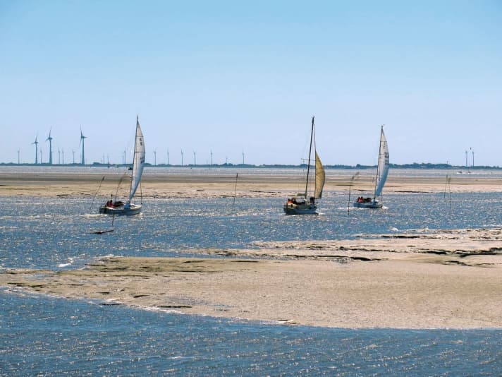   A rough ride through the Priel. Yachts leave Spiekeroog