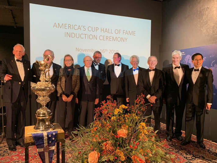   Impossible in coronavirus times, but celebrated in style with hundreds of guests at Oliver Berking's Robbe & Berking Yachting Heritage Centre in Flensburg in 2019: the induction ceremony into the America's Cup Hall of Fame. This year, the ceremony was only possible online, but it was still interesting and entertaining with many exciting guest speakers, laudators and live insights into the very latest Cup events in Auckland