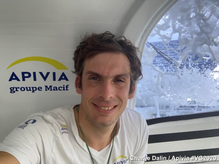   Le skipper d'"Apivia", Charlie Dalin, avait déjà annoncé sa victoire avant le début de la course. Peut-il défendre son avance ?