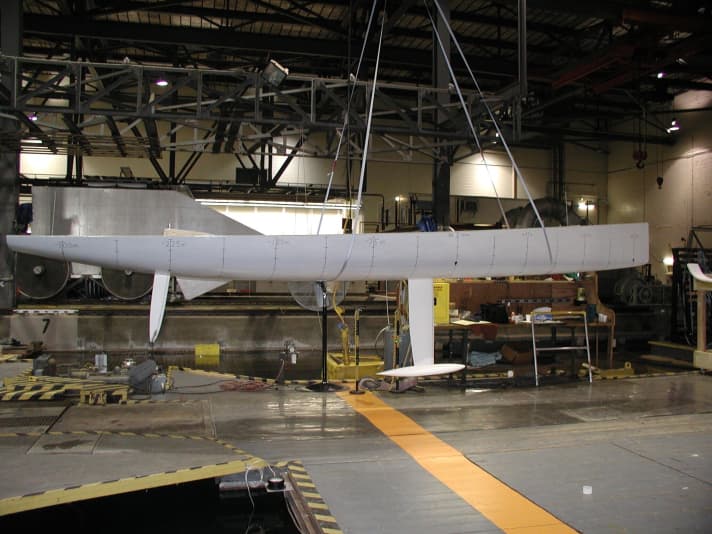   Hetairos gagne sur l'eau et aussi aux Superyacht-Awards