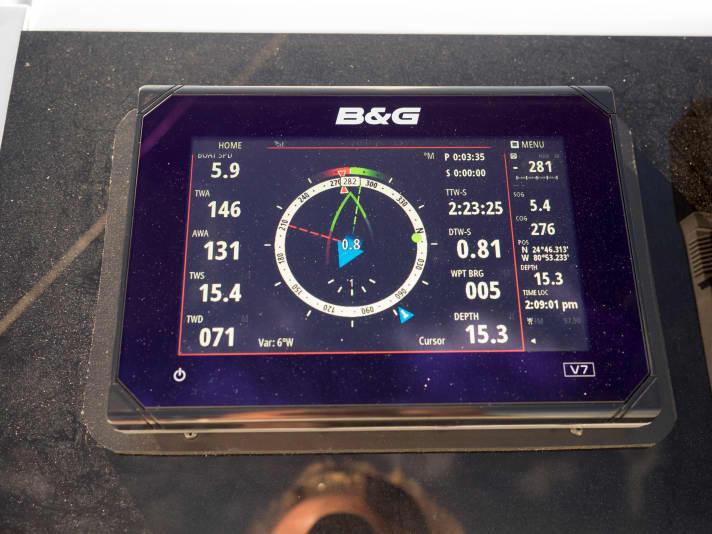   Auch der Vulcan beherrscht die praktische Sail-Steer-Anzeige der Zeus-Serie