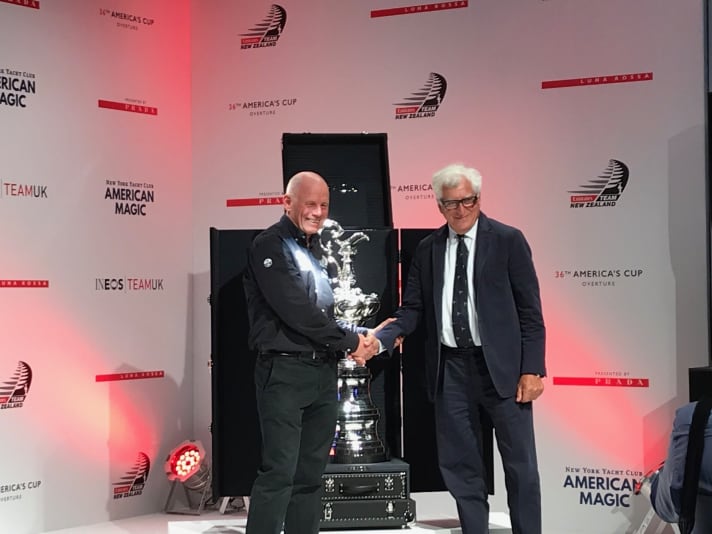   Noch wird gelächelt, aber hinter den Kulissen hat es zwischen Grant Dalton und Patrizio Bertelli und seinem Team auch schon gekracht. Das verriet Luna-Rossa-Skipper Max Sirena am Freitag in Cowes. Demnächst werden die Verteidiger und der Challenger of Record zumindest auf dem Wasser Gegner sein
