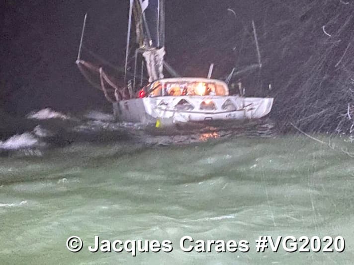   Le directeur de course Jacques Caraës a pris ce cliché dans les conditions hostiles de l'arrivée de Jean Le Cam.