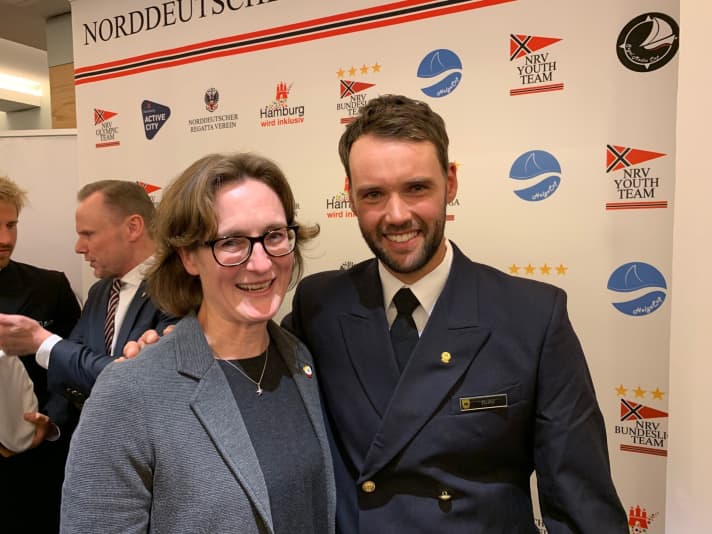   Domicilié depuis une dizaine d'années dans l'armée allemande à Appen, près de Hambourg : le Hauptbootsmann Philipp Buhl, ici avec la directrice sportive de la DSV Nadine Stegenwalner