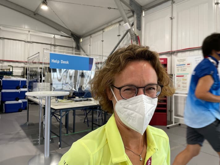   La chef de l'équipe de voile Nadine Stegenwalner lors de sa visite au centre de presse d'Enoshima vendredi dernier