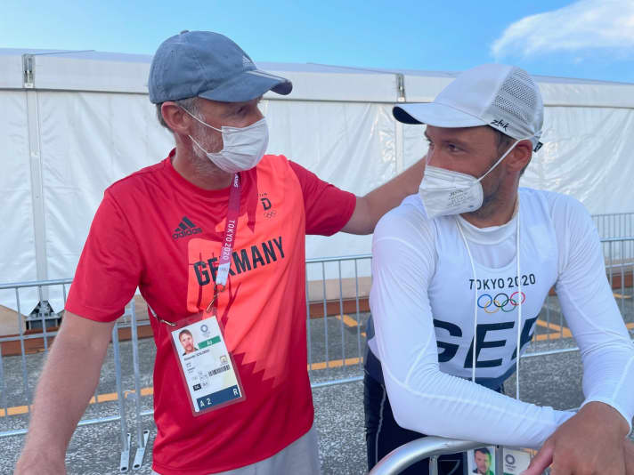   Philipp Buhl and his coach Alex Schlonski in Enoshima