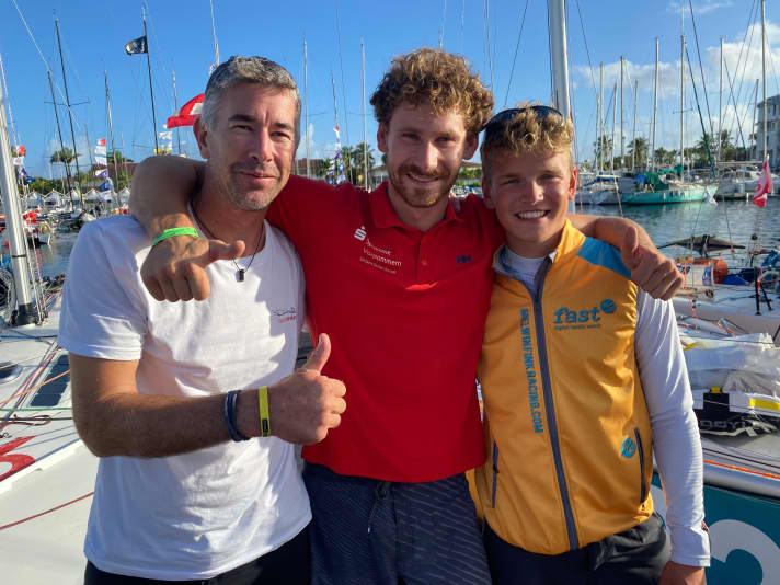   Ihre Kameradschaft im letzten Mini-Transat ist in bester Erinnerung geblieben, war großartige Werbung für den Segelsport (v. r.): Melwin Fink, Lennart Burke und der Österreicher Christian Kargl. Bei der nächsten Mini-Transat-Auflage wird mit Melwin Fink nur noch einer von ihnen dabei sein