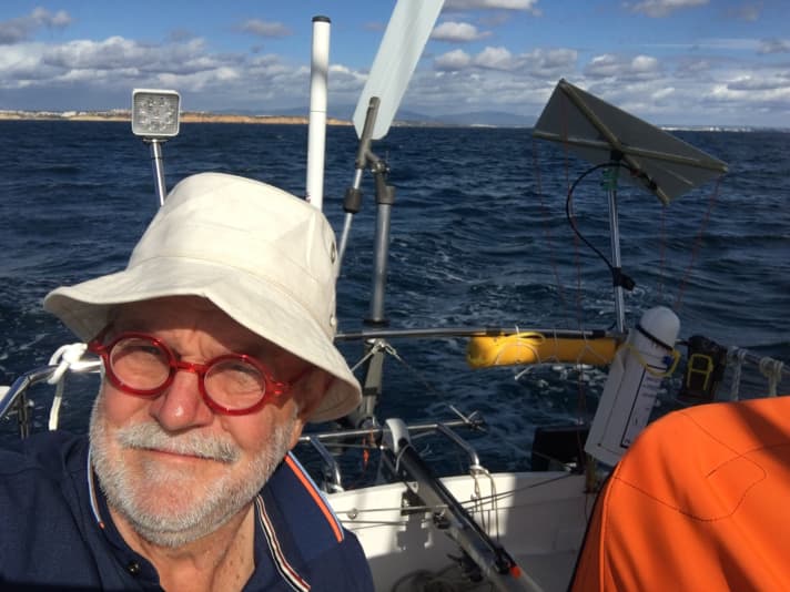  Erst in letzter Minute wurde sein Boot fertig, doch McIntyre wollte selbst Teil der Atlantik-Premiere sein. Mit zwei Tagen Verzögerung startete er in die erste Etappe