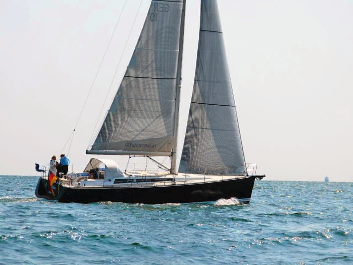   Hull length 13.15 m; width 3.96 m; weight 10.0 tonnes; price 595,000 euros