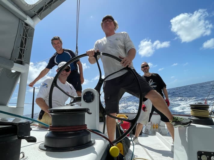   Frank Sturm am Steuer der "Rosalba" beim Training für das RORC Caribbean 600 im Revier von Antigua