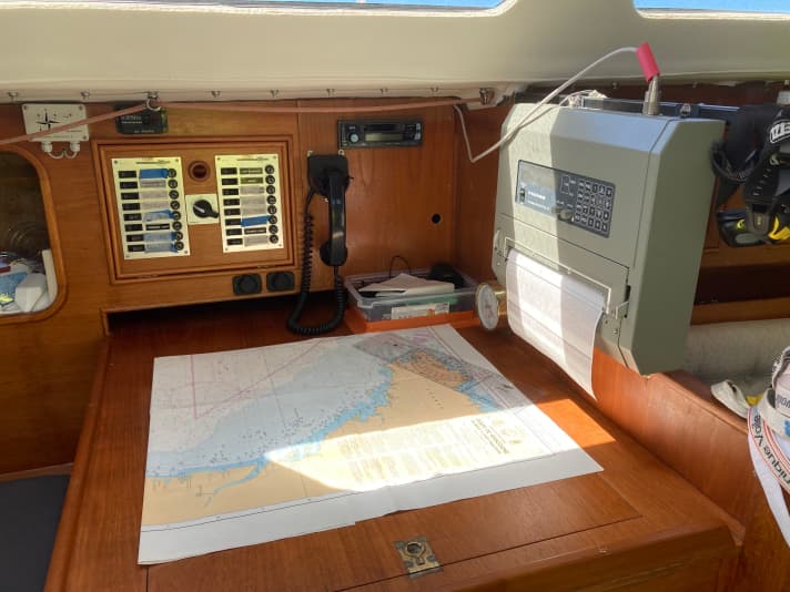   There is no chart plotter, tablet or similar aids at the navigation station. Instead, there is a weather fax, nautical chart and sextant (in the chart table)