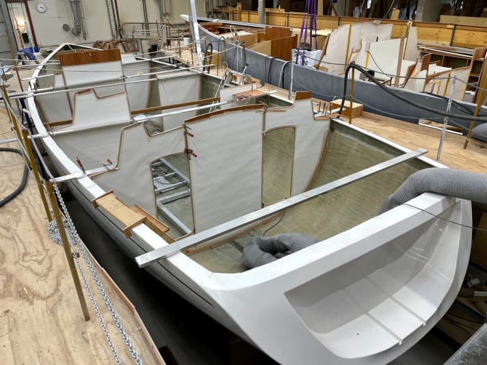   420 DS under construction: The bulkheads are still masked for protection