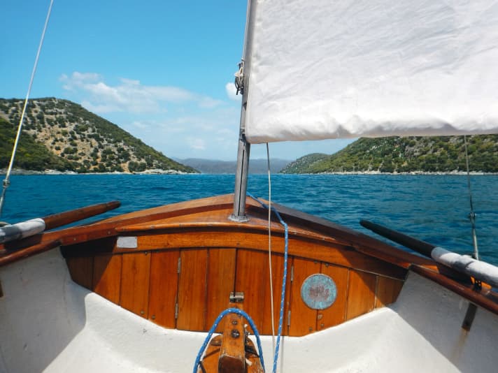   Dans la magnifique baie de Fethiye, nous passons entre les petites îles jusqu'à Göçek.