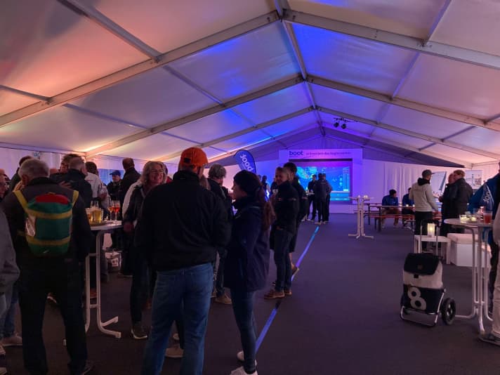 The marquee on Heligoland fills up after the first race ...