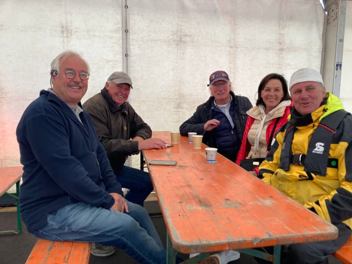 A lot of German sailing history sits together at this North Sea Week table (from left): Weser veteran and Admiral's Cup winner Thorsten Grünhagen, Claus Meyer, Admiral's Cup winner and entrepreneur Bernie Beilken, his wife Silvia Beilken and photographer Hinrich Frank