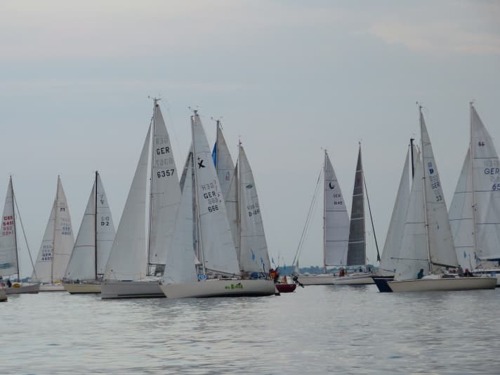   Les équipages ont dû faire preuve de beaucoup d'efforts lors du départ au ralenti de l'Ærø Rund 2022, mais ils ont été récompensés par de meilleures conditions au fur et à mesure que la course progressait.