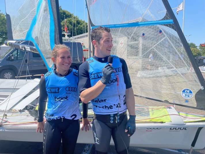   Plötzlich Spitenreiter in der bei der Kieler Woche offen ausgeschriebenen Olympia-Disziplin 49er FX: Sophie Steinlein mit dem zweimaligen olympischen Bronzemedaillengewinner Thomas Plößel