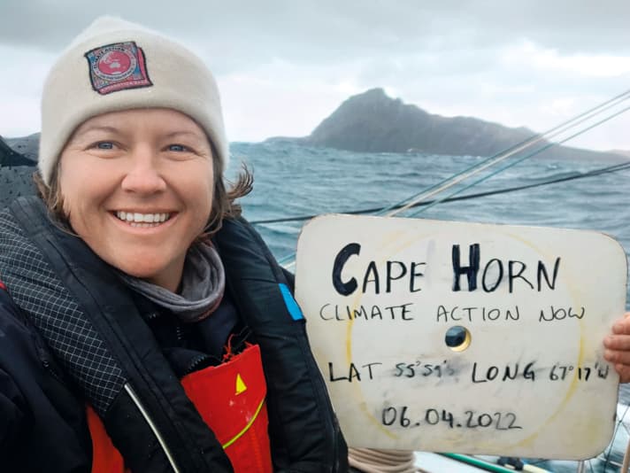   Mi-temps devant le Horn. Blair en avril devant le tristement célèbre cap à la pointe de l'Amérique du Sud. Le temps est exceptionnellement calme