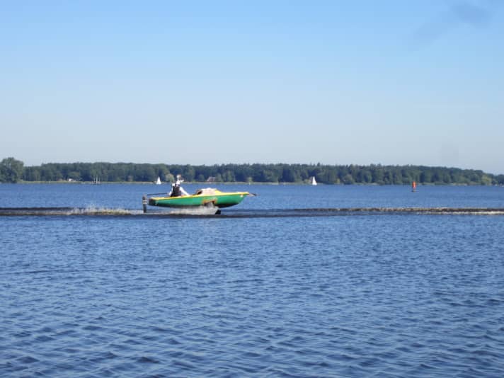  "Brasil" flies over the Zwischenahner Meer