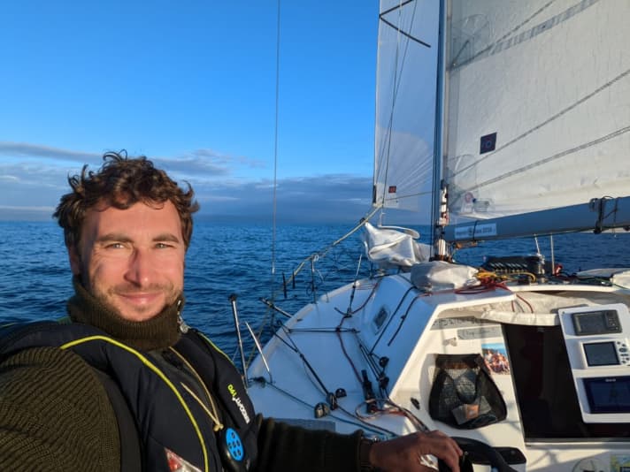   Quatrième jour de navigation en solitaire : Peter Sorowka a réalisé environ 40% de sa qualification de 1 000 milles marins