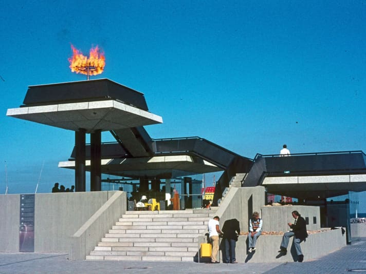 Cerimonia di apertura presso il Centro Olimpico di Schilksee, fiamma olimpica.