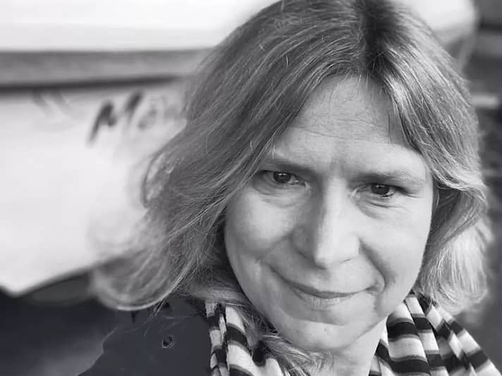 Die Journalistin Ulrike Ufer aus Hamburg ist langjährige Kennerin und einer der größten Fans der Leisure 17 östlich von Großbritannien. In Eignergemeinschaft mit ihrer Schwester segelt sie ihre „Frya“ auf den Gewässern Berlins und der Ostsee