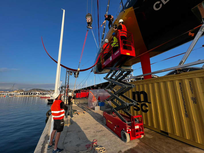 The Malizia crew on Wednesday afternoon inserting the replacement wings, whose clearly different shape is clearly recognisable here
