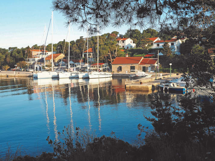 I piccoli e accoglienti pontili, come quello di Lucina a Molat, sono ciò che rende così attraente l'area dell'isola.