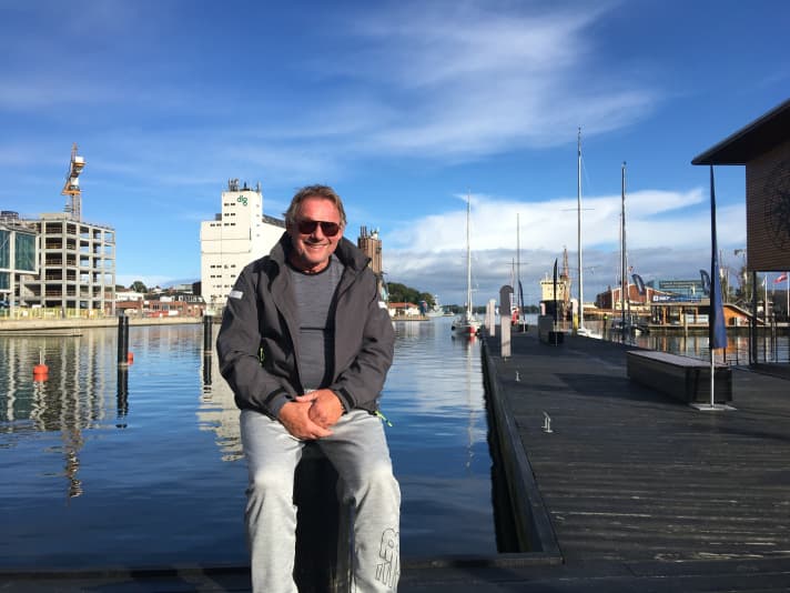 Rolf Beckmann is already back in the harbour, but still in good spirits after running aground today. "I will continue to compete here as long as I can"