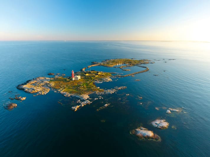 Lontano dal mare, immerso in colori tenui e abitato quasi esclusivamente da animali: il viaggio a Utklippan è un viaggio in un altro mondo.