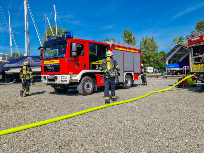 Firefighters at the BMK marina in Langenargen