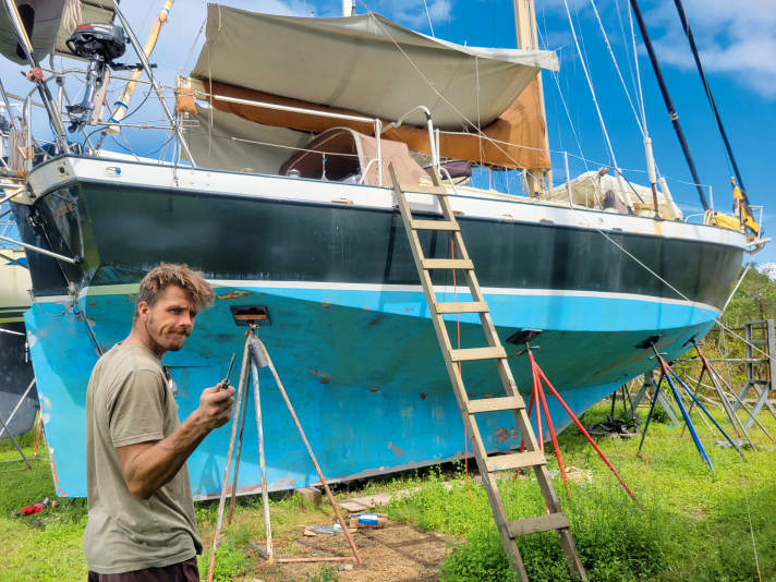 Angel Collinson et son partenaire Peter Willauer cherchaient un bateau à quille longue et stable pour leur grande croisière. Leur choix s'est porté sur un Wittholz 39 de 1990.